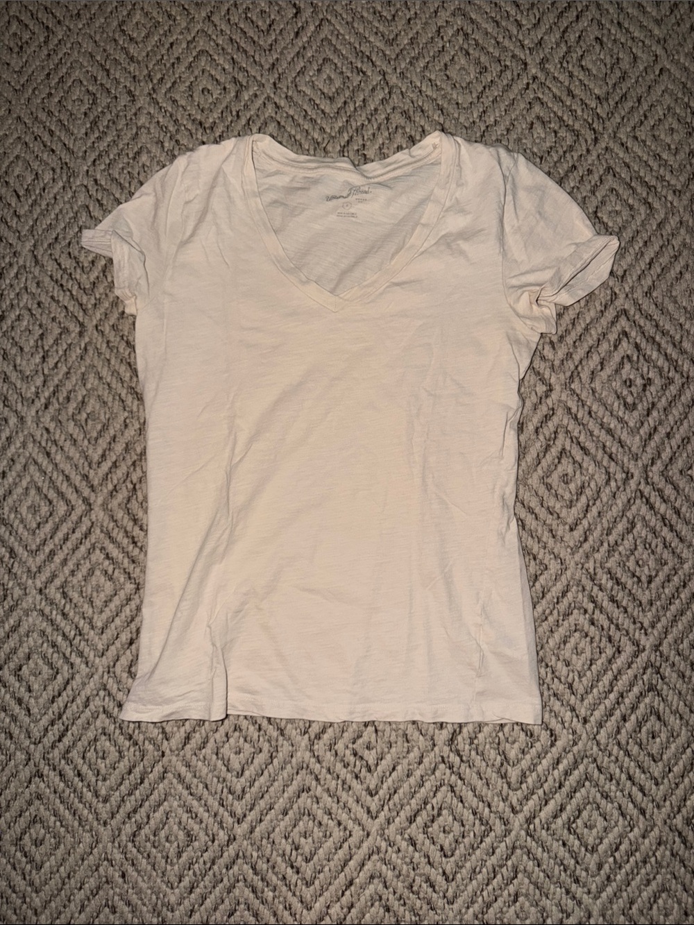 Universal Thread White V-Neck Short Sleeve Tee